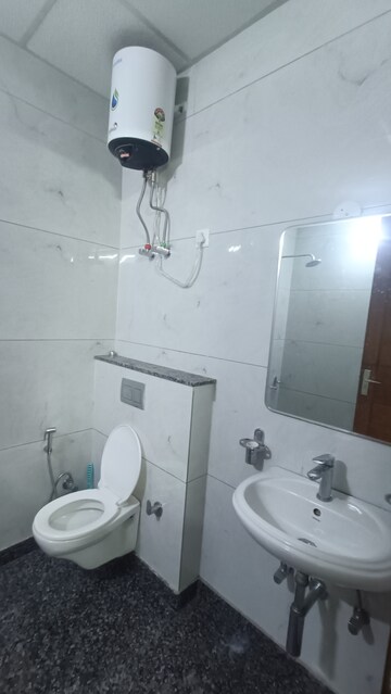 Bathroom in 3 BHK Builder Floor at Super Mart 1, Sector 27 – for Rent