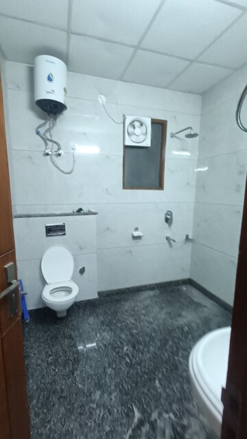 Bathroom in 3 BHK Builder Floor at Super Mart 1, Sector 27 – for Rent