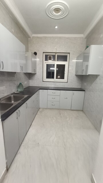 Kitchen in 3 BHK Builder Floor at Super Mart 1, Sector 27 – for Rent