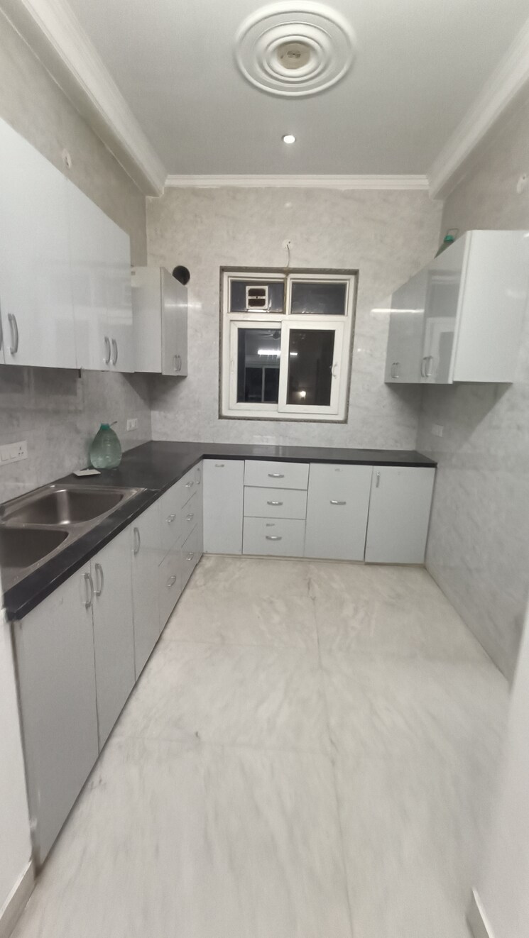 Kitchen, super-mart-1 3 Bedroom 270 Sq.Ft. Builder Floor In Sector 27 Gurgaon 8988715