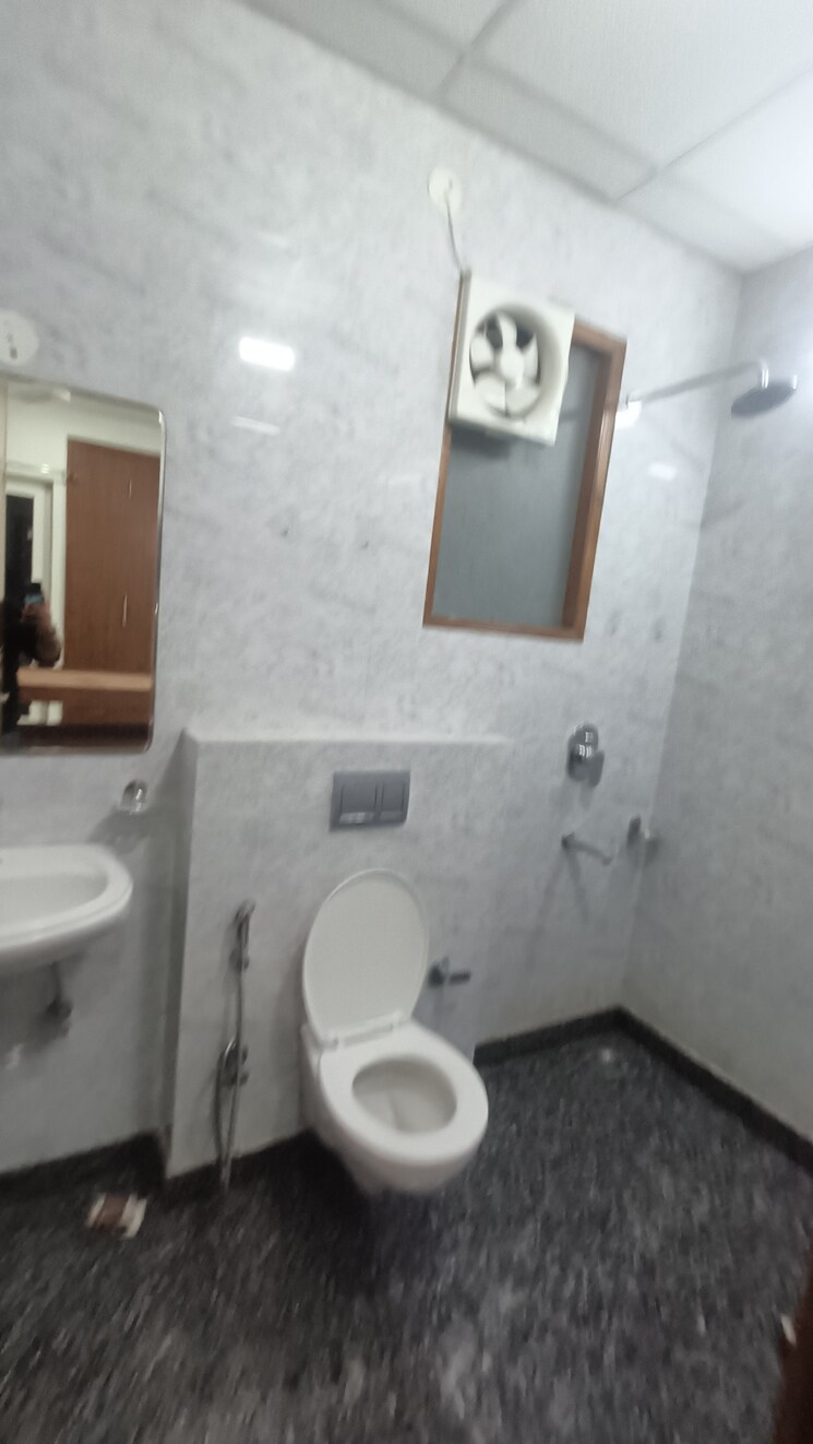 Bathroom, super-mart-1 3 Bedroom 270 Sq.Ft. Builder Floor In Sector 27 Gurgaon 8988715