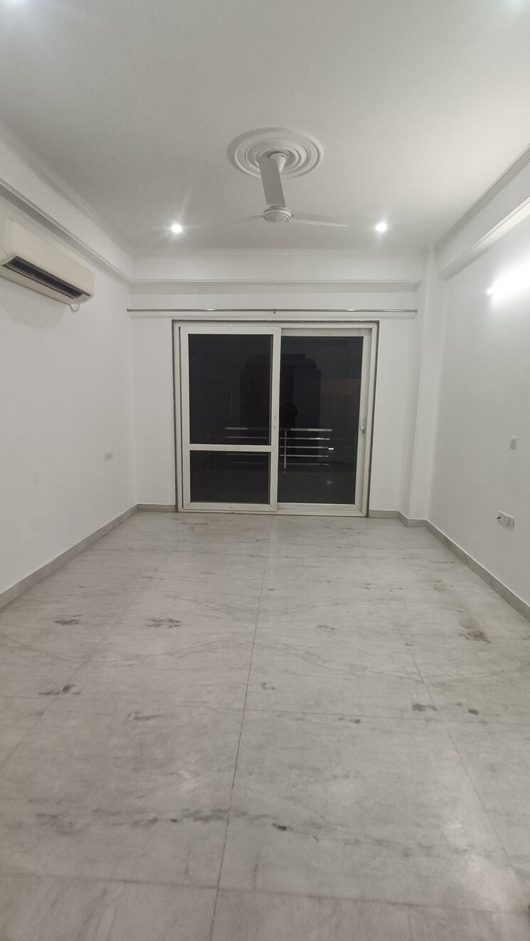 Room, super-mart-1 3 Bedroom 270 Sq.Ft. Builder Floor In Sector 27 Gurgaon 8988715