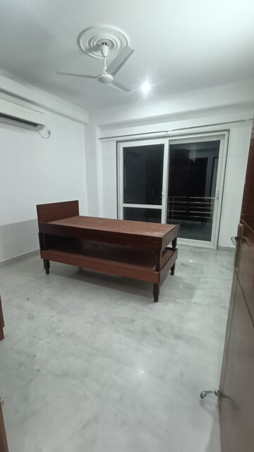Living Room in 3 BHK Builder Floor at Super Mart 1, Sector 27 – for Rent