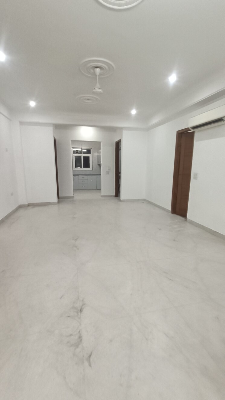 Room, super-mart-1 3 Bedroom 270 Sq.Ft. Builder Floor In Sector 27 Gurgaon 8988715