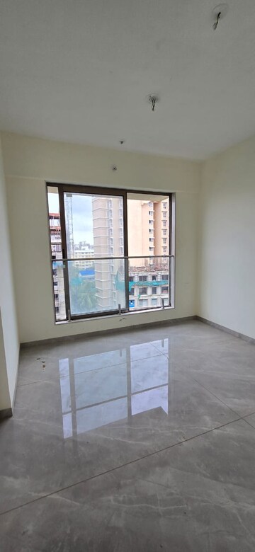 Room in 2 BHK Apartment at Hubtown Seasons, Chembur – for Rent