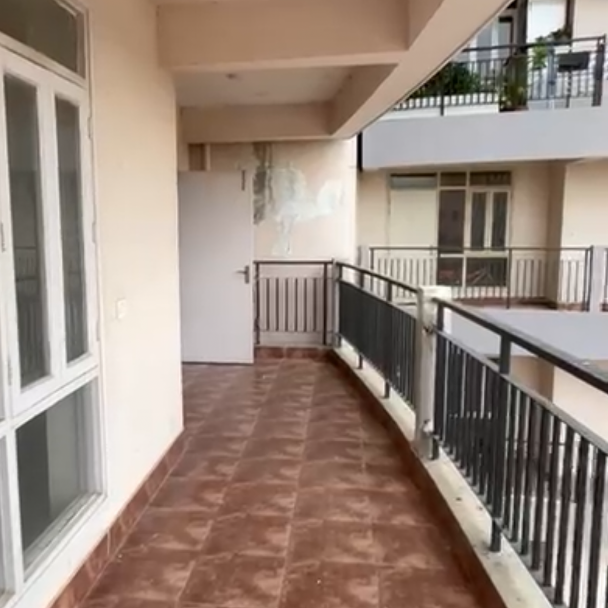 3 BHK + Servant Room Apartment For Rent in Pareena Express Heights