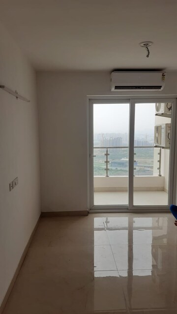 Room in 3 BHK Apartment at Hero Homes Gurgaon, Sector 104 – for Rent