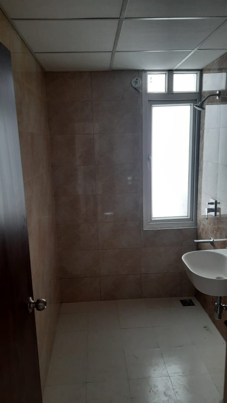 Bathroom, hero-homes-gurgaon 3 Bedroom 861 Sq.Ft. Apartment In Sector 104 Gurgaon 8988782