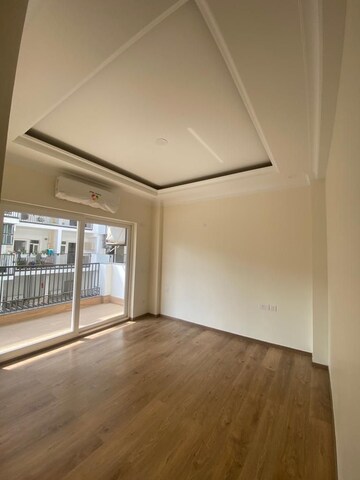 Room in 4 BHK Apartment at Central Park 3 Flower Valley, Sohna Sector 33 – for Rent