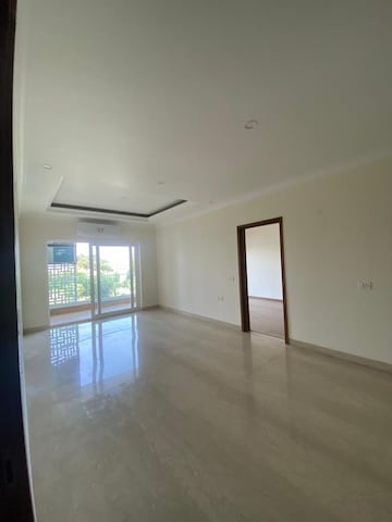 Room in 4 BHK Apartment at Central Park 3 Flower Valley, Sohna Sector 33 – for Rent