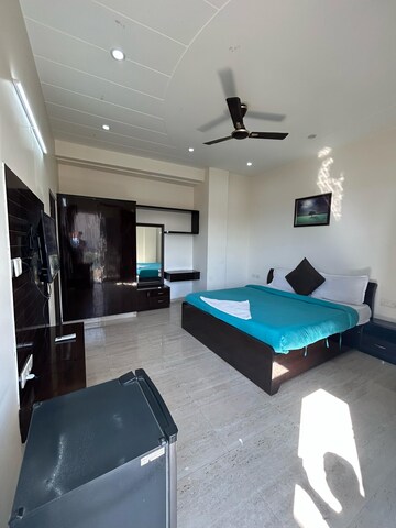 Team Area in 1 RK Builder Floor at Vatika City, Sector 49 – for Rent
