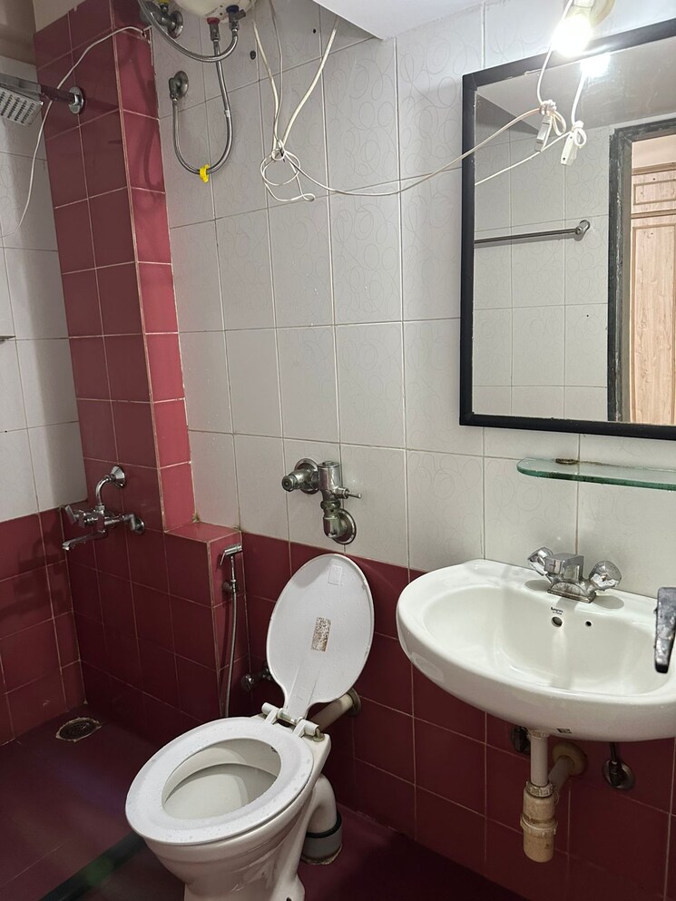 Bathroom, hiranandani-estate-penrose 1 Bedroom 450 Sq.Ft. Apartment In Thane West Thane 8988815