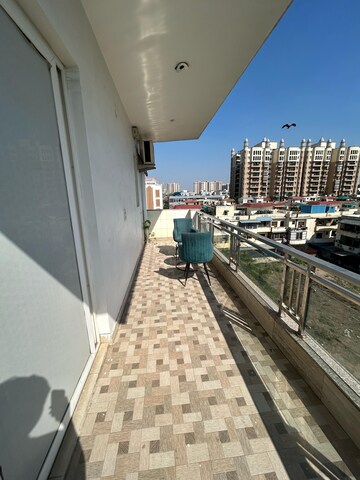 Balcony in 1 RK Builder Floor at Vatika City, Sector 49 – for Rent