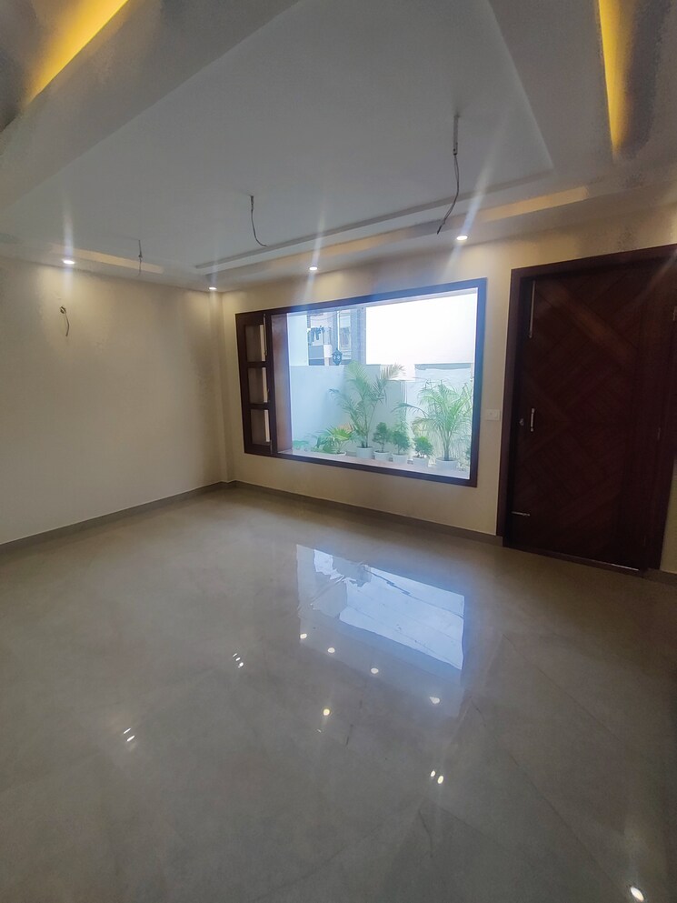 Room, sahastradhara road 5 Bedroom 3650 Sq.Ft. Independent House In Sahastradhara Road Dehradun 8988825