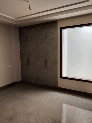Room in 5 BHK Independent House at Sahastradhara Road – for Sale