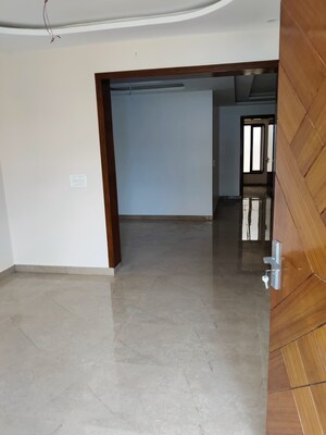 Room in 5 BHK Independent House at Sahastradhara Road – for Sale
