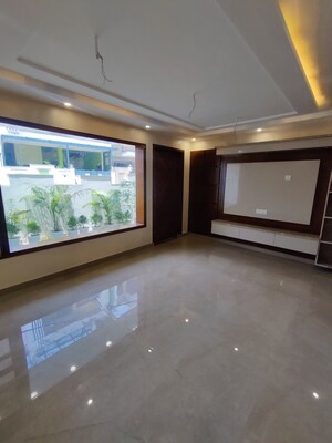 Room in 5 BHK Independent House at Sahastradhara Road – for Sale