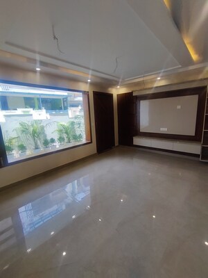 Room in 5 BHK Independent House at Sahastradhara Road – for Sale