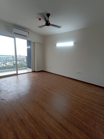 Room in 4 BHK Apartment at Godrej Woods, Sector 43 – for Rent