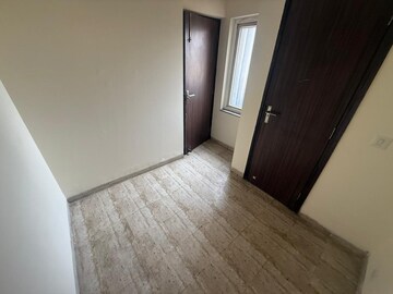 Room in 3 BHK Apartment at Sector 102 – for Rent