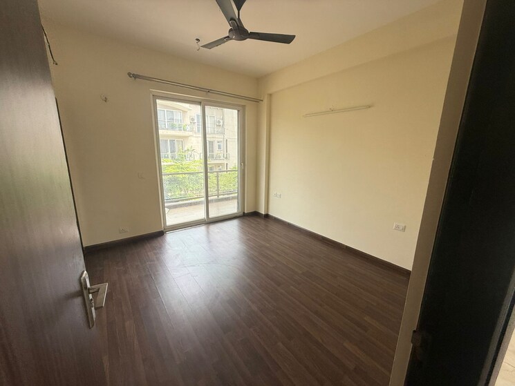 Room, sector 102 3 Bedroom 1852 Sq.Ft. Apartment In Sector 102 Gurgaon 8988871