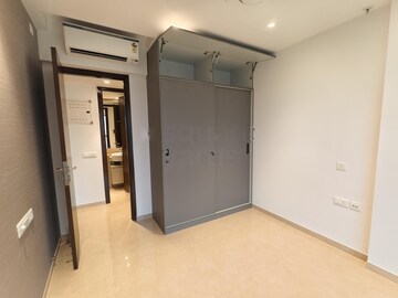 Room in 2 BHK Apartment at Hiranandani Highland, Powai – for Rent