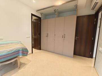 Room in 2 BHK Apartment at Hiranandani Highland, Powai – for Rent