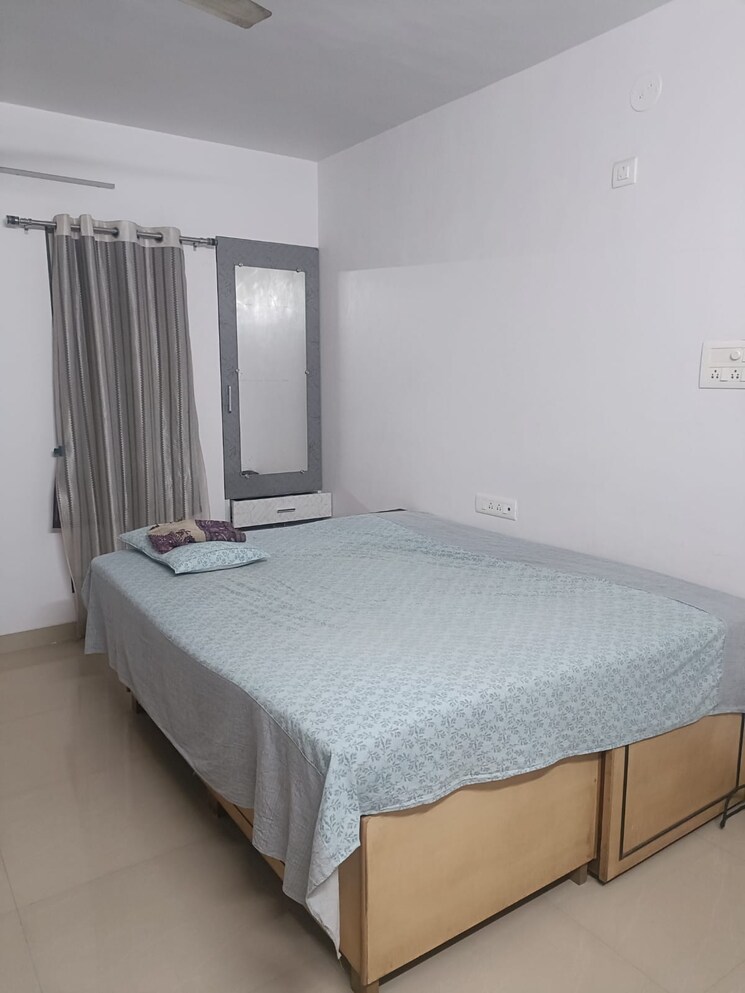 Bedroom, mohan-lexuz 2 Bedroom 1000 Sq.Ft. Apartment In Baner Pune 8988870