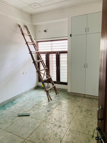 Staircase in 2 BHK Builder Floor at JakhaN-Rajpur Road – for Rent