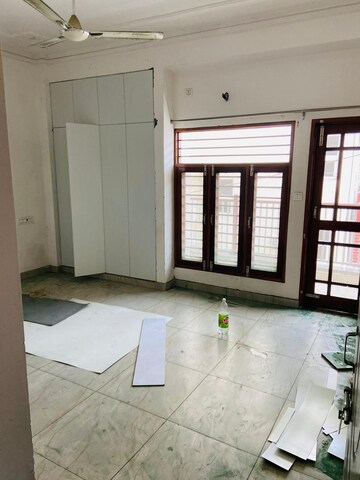 Room in 2 BHK Builder Floor at JakhaN-Rajpur Road – for Rent