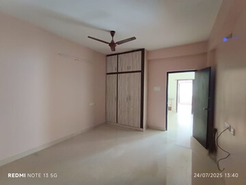 Room in 2 BHK Apartment at Tarnaka – for Rent
