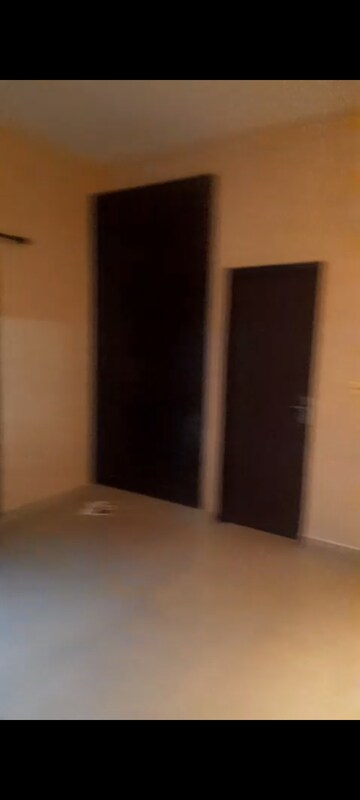 Room in 3 BHK Builder Floor at Jakhan – for Rent