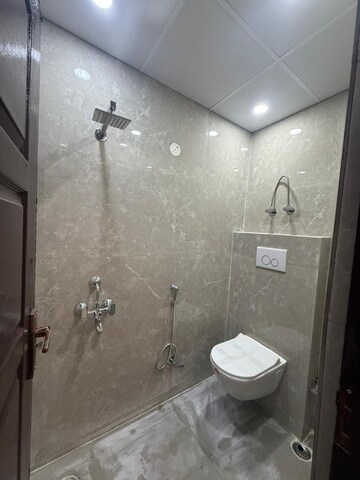 Master Bedroom in 2 BHK Builder Floor at Vasundhara Sector 3 – for Rent
