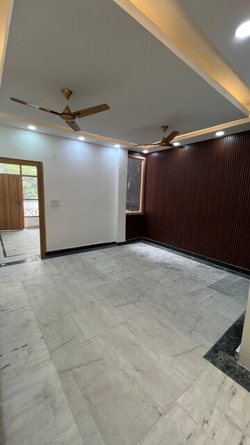 Room in 2 BHK Builder Floor at Vasundhara Sector 3 – for Rent