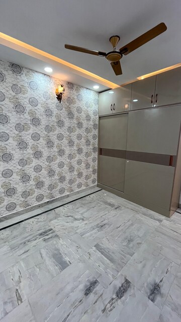 Room in 2 BHK Builder Floor at Vasundhara Sector 3 – for Rent