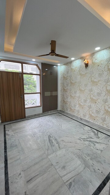 Room in 2 BHK Builder Floor at Vasundhara Sector 3 – for Rent