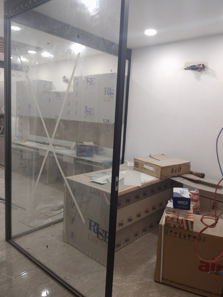 Team Area, netaji subhash place Commercial Office Space 549 Sq.Ft. In Netaji Subhash Place Delhi 8989014