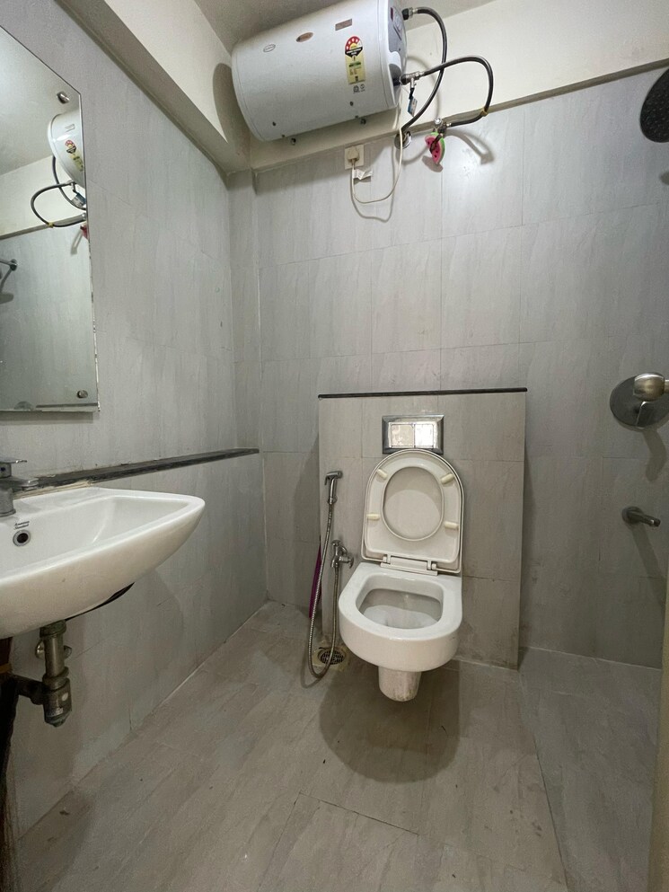 Bathroom, godrej-central 2 Bedroom 650 Sq.Ft. Apartment In Chembur Mumbai 8989051