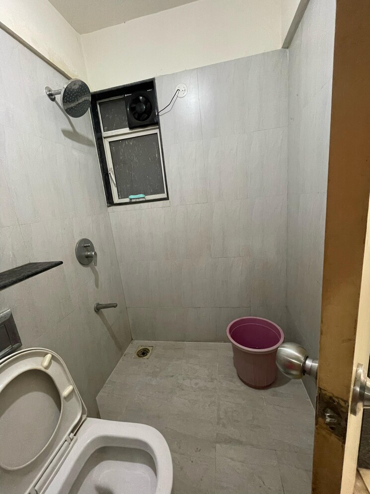 Bathroom, godrej-central 2 Bedroom 650 Sq.Ft. Apartment In Chembur Mumbai 8989051