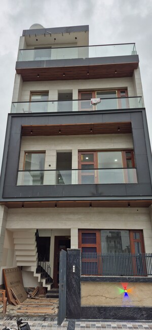 6+ BHK Independent House For Sale in Sector 66 B