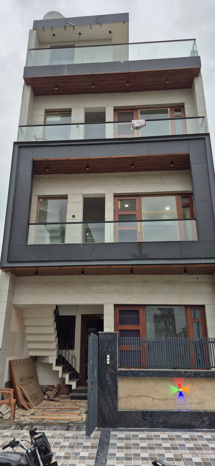 undefined, sector 66 b 6+ Bedroom 100 Sq.Yd. Independent House In Sector 66 B Mohali 8989080