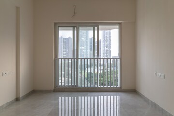 Room in 3 BHK Apartment at Mulund West – for Sale