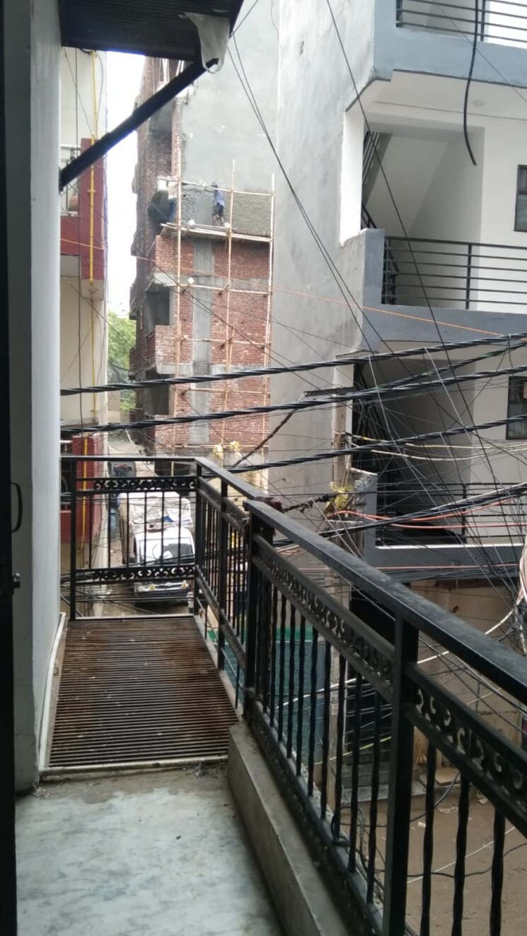 Balcony, kishangarh 3 Bedroom 1200 Sq.Ft. Builder Floor In Kishangarh Delhi 8989124