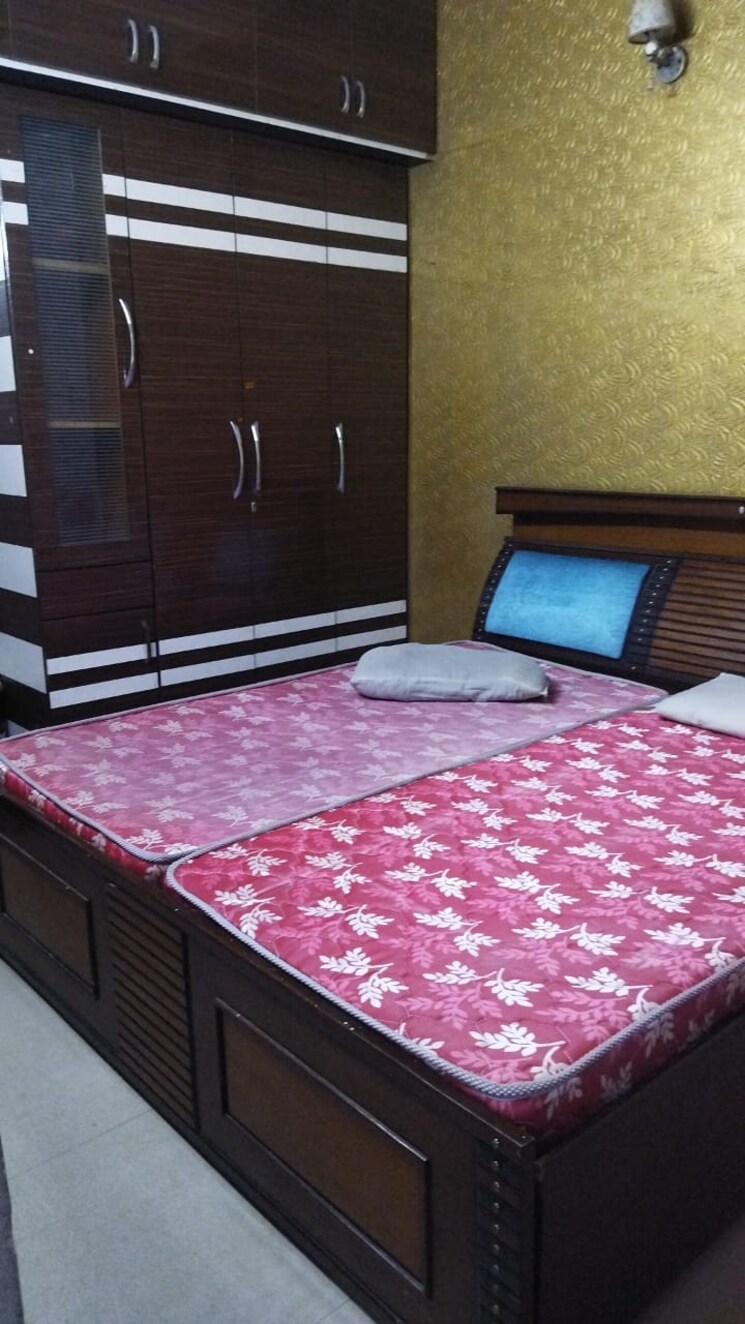 Bedroom, parakh-homes 3 Bedroom 1300 Sq.Ft. Builder Floor In Gyan Khand I Ghaziabad 8989141