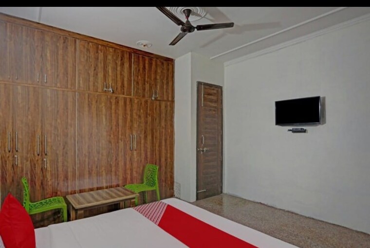 Bedroom, sector 130 6+ Bedroom 225 Sq.Mt. Villa In Sector 130 Noida 8989136
