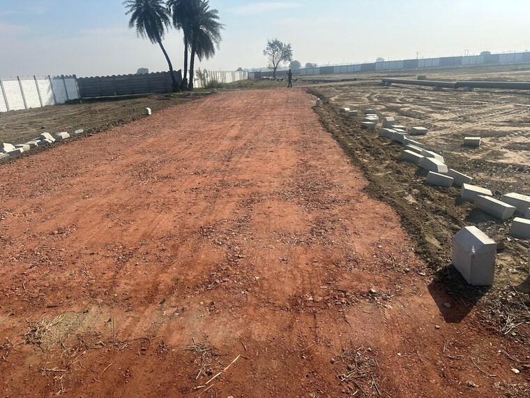 Other, noida central  100 Sq.Yd. Plot In Noida Central Noida 8989117