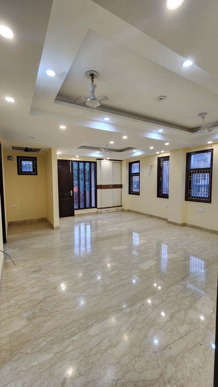 Living Room, patel nagar 3 Bedroom 2500 Sq.Ft. Builder Floor In Patel Nagar Delhi 8989111