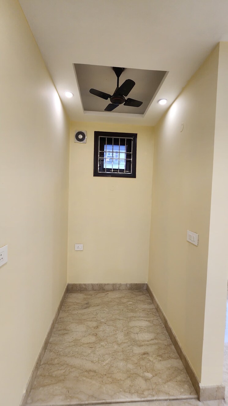 undefined, patel nagar 3 Bedroom 2500 Sq.Ft. Builder Floor In Patel Nagar Delhi 8989111