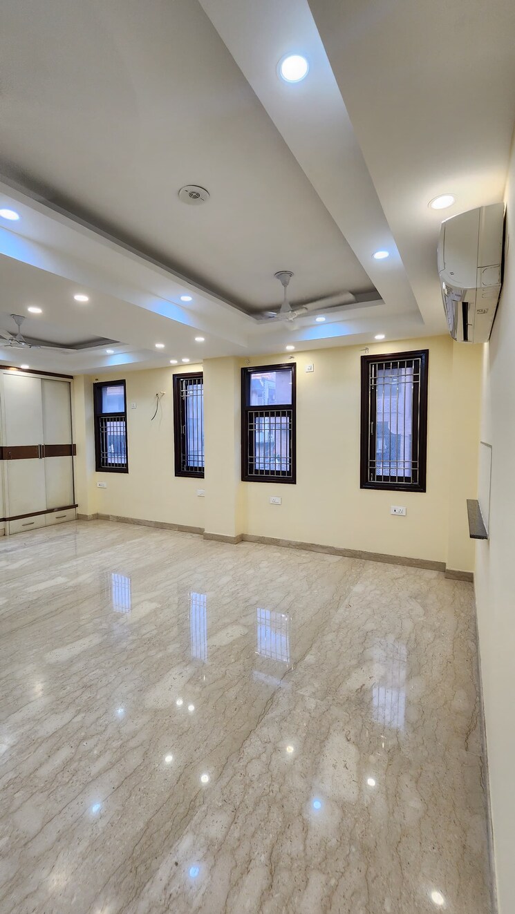 Room, patel nagar 3 Bedroom 2500 Sq.Ft. Builder Floor In Patel Nagar Delhi 8989111