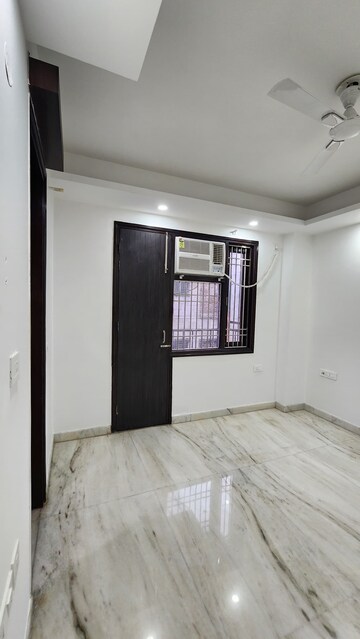 Room in 3 BHK Builder Floor at Patel Nagar – for Rent
